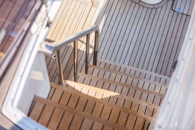 Stairs to flybridge