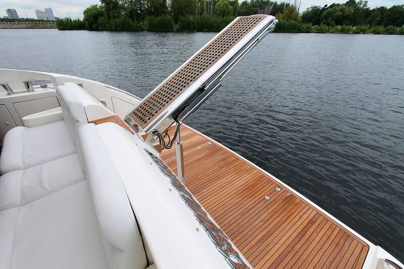 Swim platform and hydraulic gangway