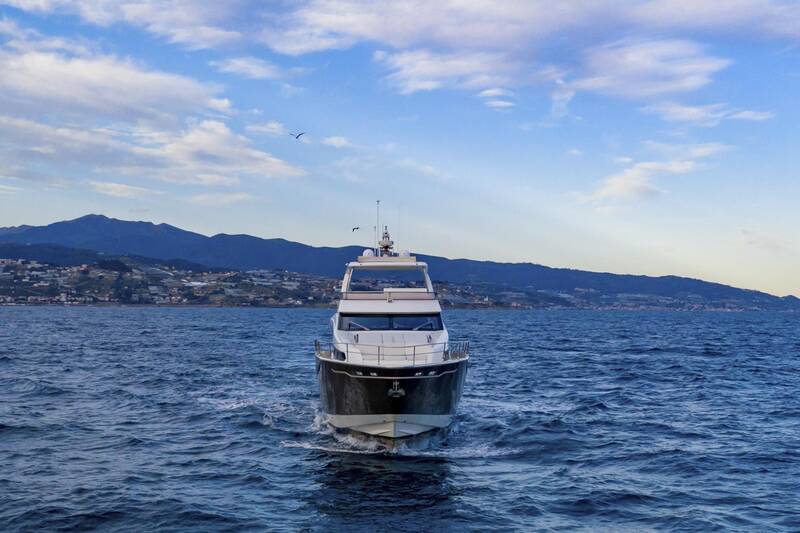 External View Prestige 750