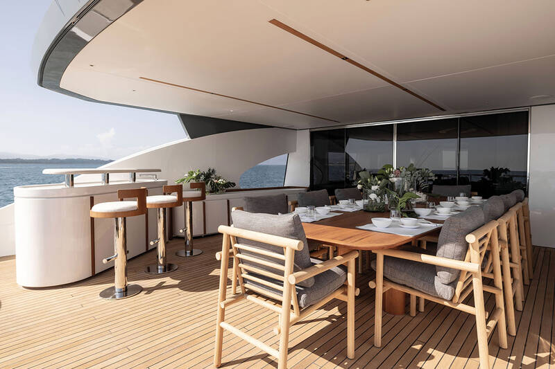 Upper deck