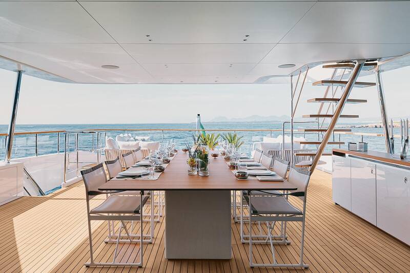 Dining area aft upper deck