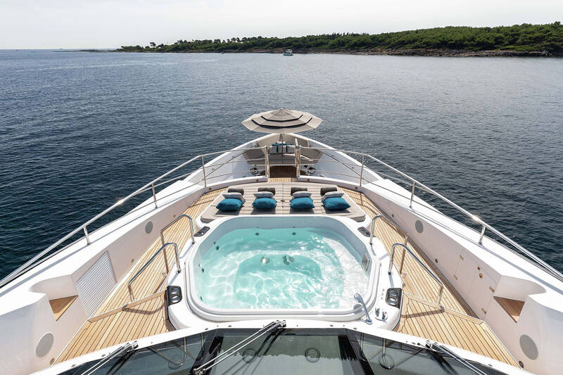 Jacuzzi on bow