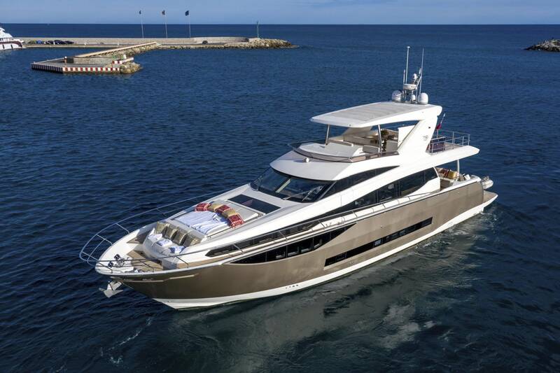External View Prestige 750