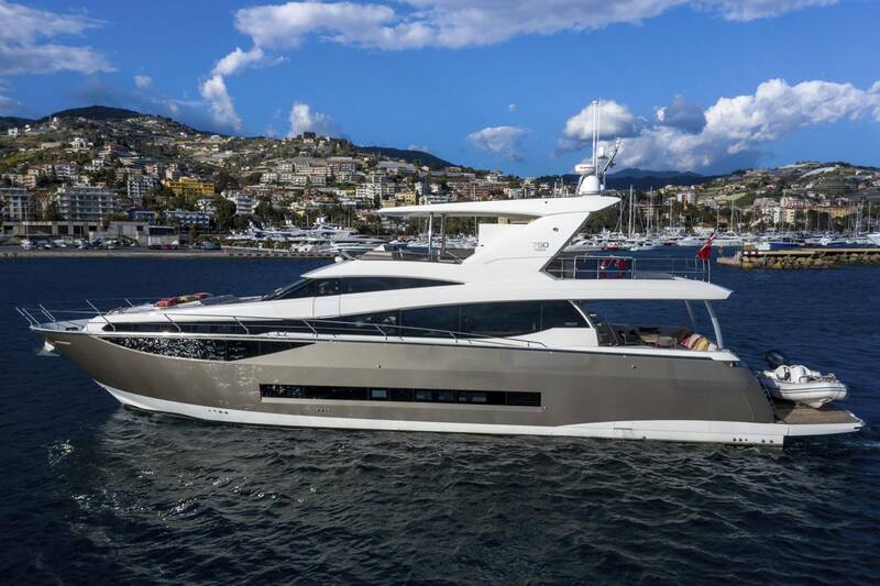External View Prestige 750