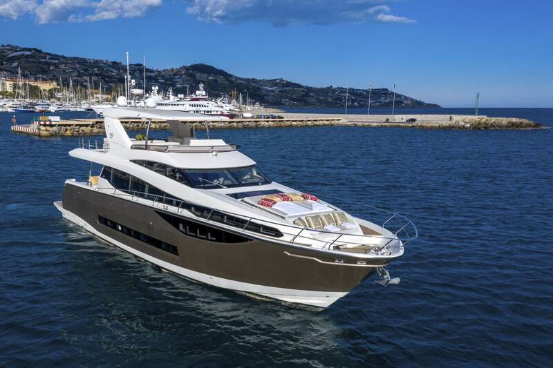 External View Prestige 750