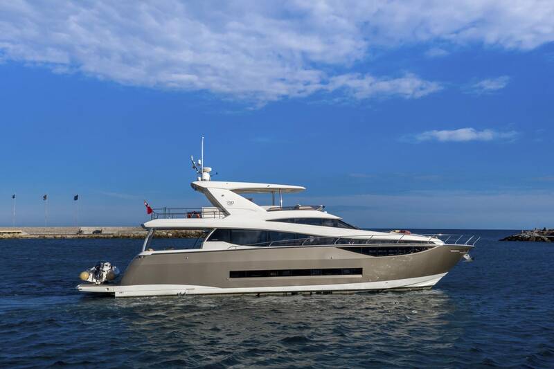 External View Prestige 750