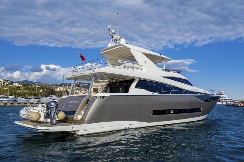 External View Prestige 750