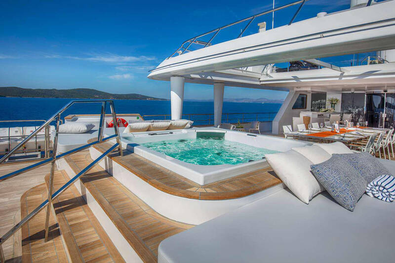 Upper deck