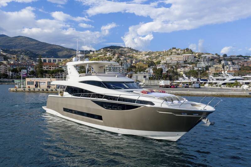External View Prestige 750