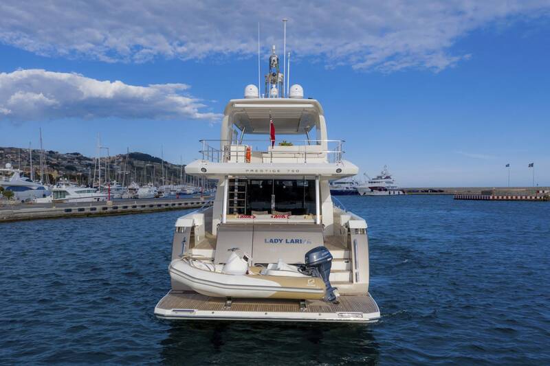 External View Prestige 750