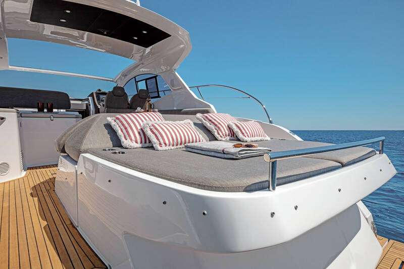 Sunbathing area on aft deck