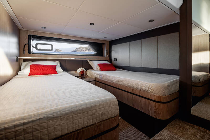 Guest cabin (midship)