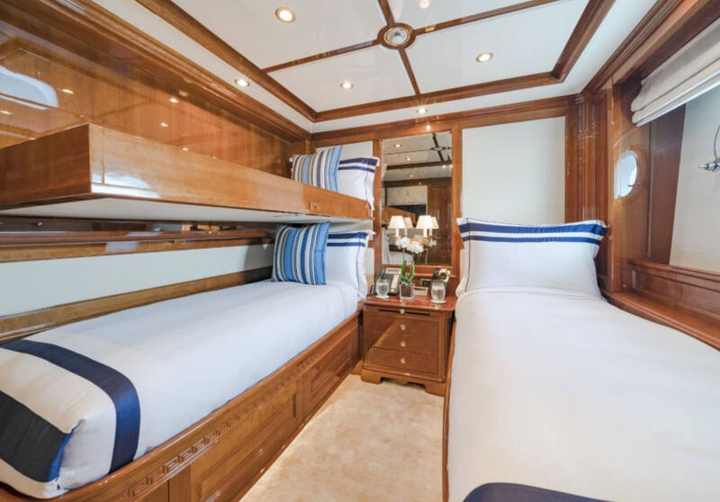 Guest cabin with extra pullman bed