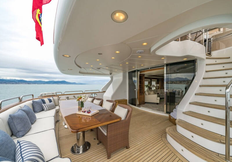Dining area in cockpit 