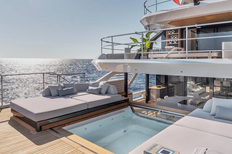 Mezzanine deck pool area