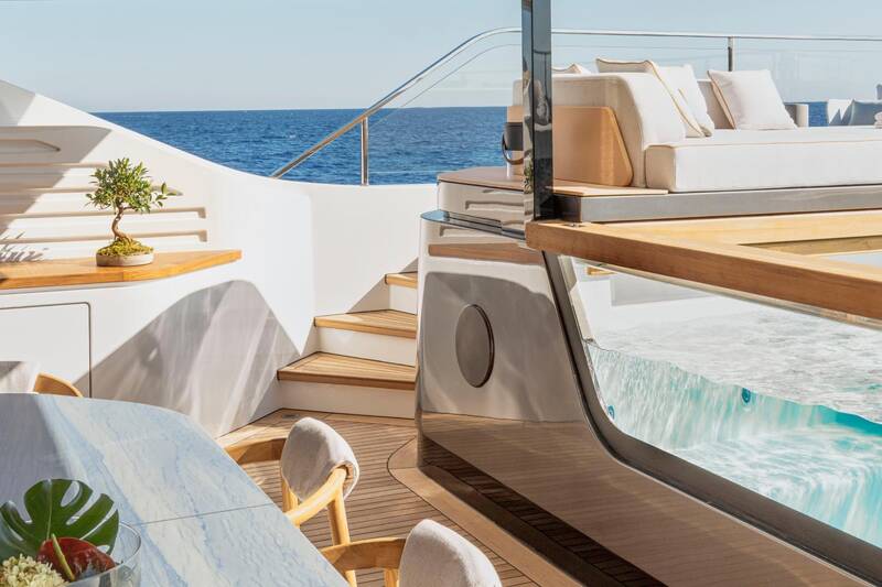 Mezzanine deck pool area