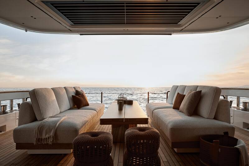 Aft lounge 