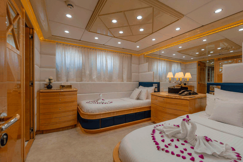 Guest cabin with singles