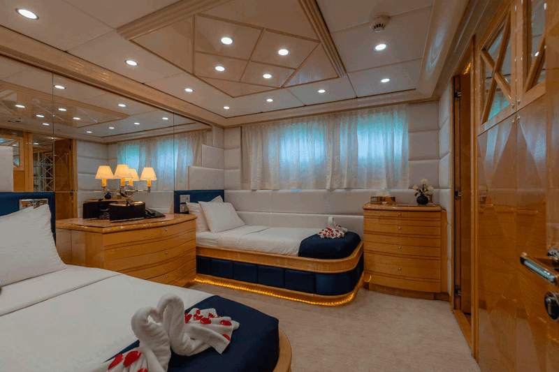 Guest cabin with singles