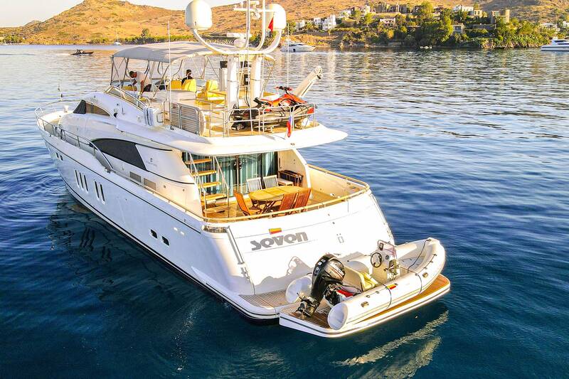 Exterior Fairline Squadron 74 M/Y "SEVEN"