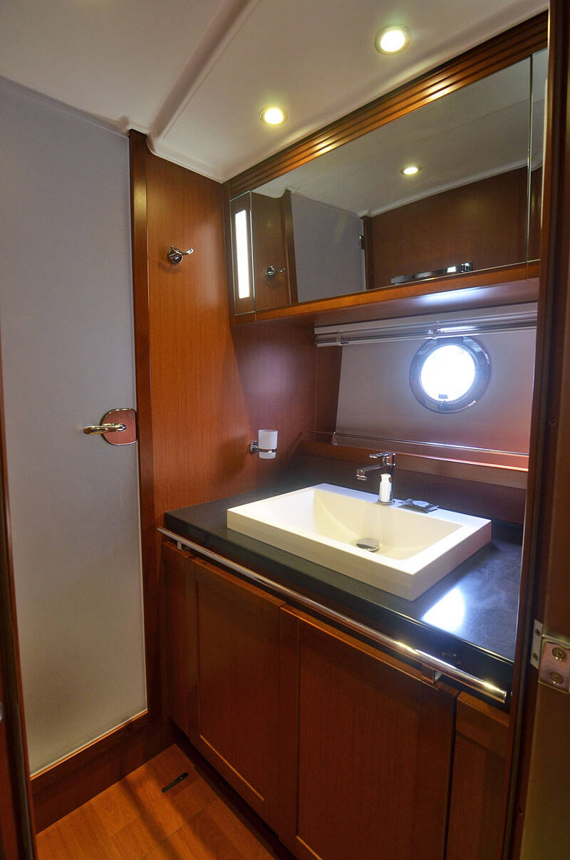 Master cabin bathroom