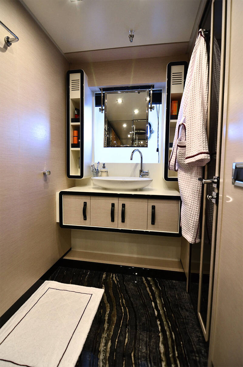 Owner's bathroom