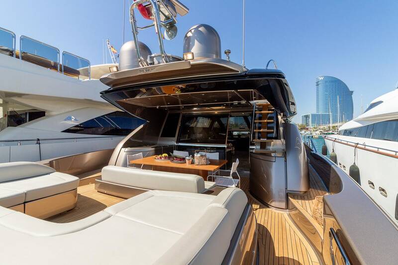 Cockpit and lounge area on aft