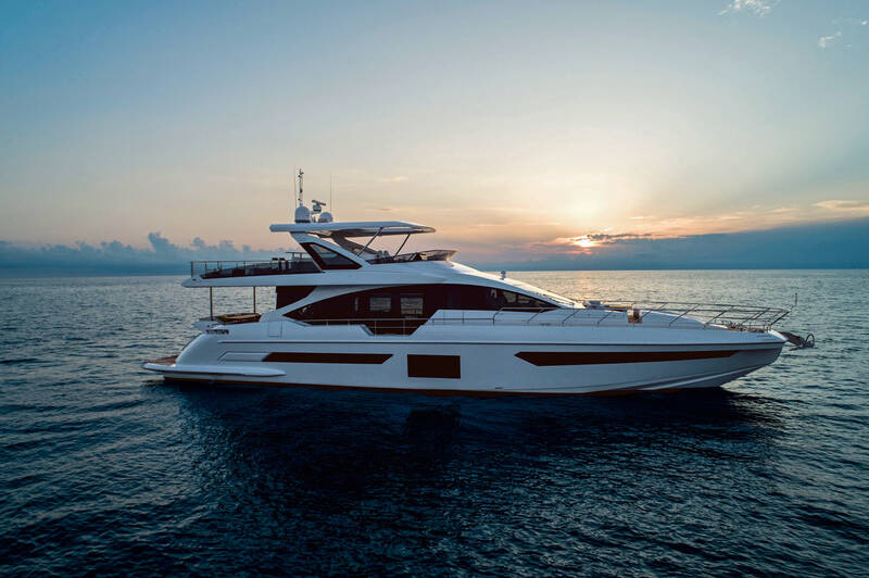 Exterior Azimut Grande 25 METRI