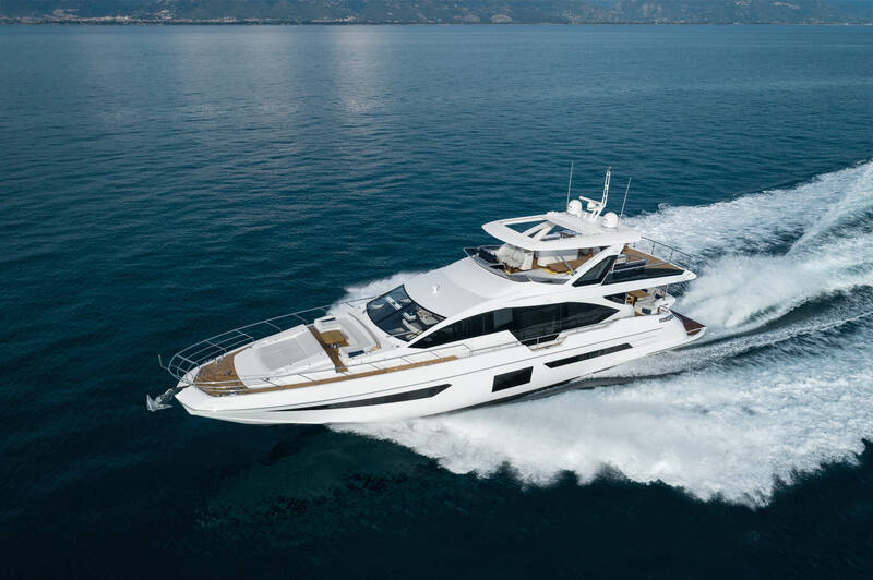 Exterior Azimut Grande 25 METRI