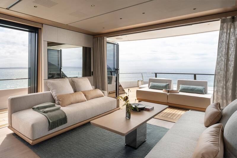 Upper deck salon