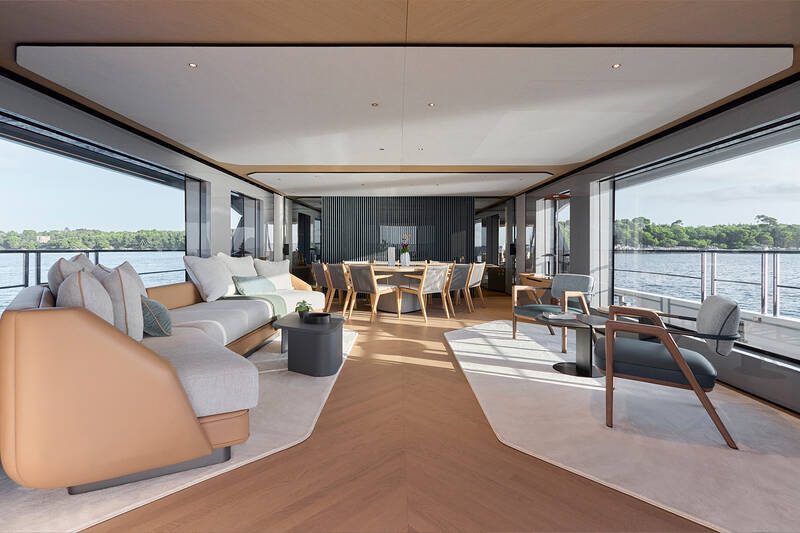 Main deck salon