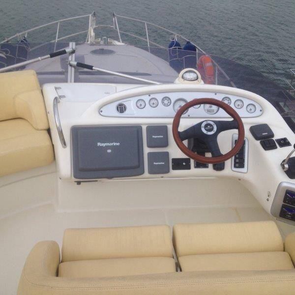 Helm station on flybridge