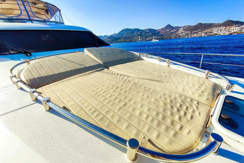 Sunbathing cushions on bow