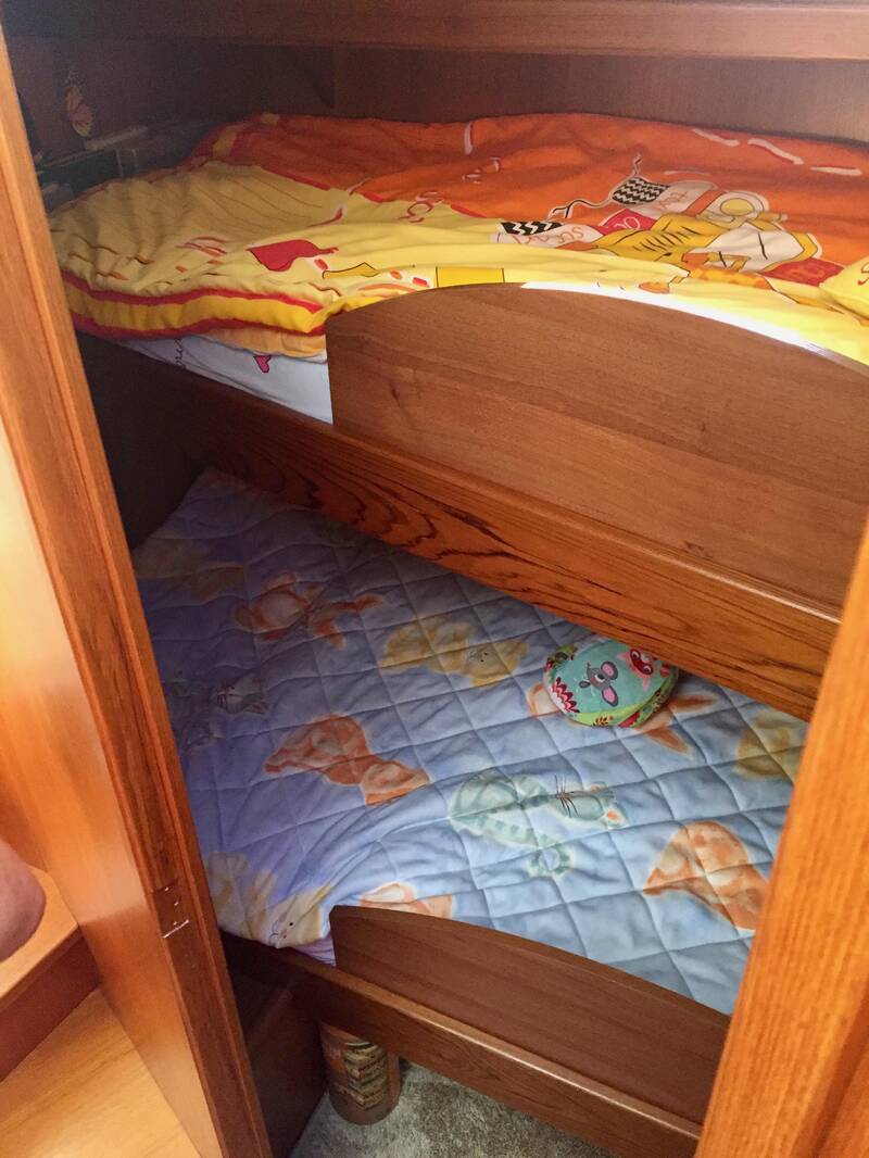 Guest cabin