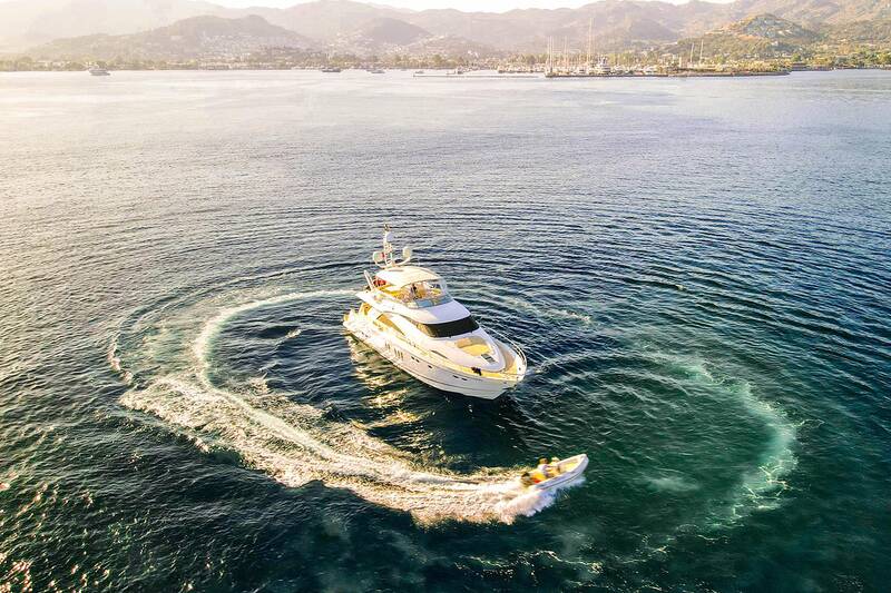 Exterior Fairline Squadron 74 M/Y "SEVEN"
