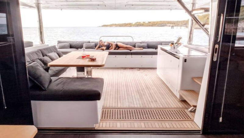 Cockpit M/Y LONG MONDAY 