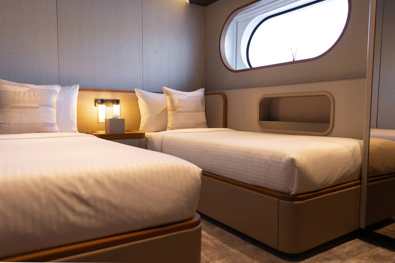 Stbd guest cabin