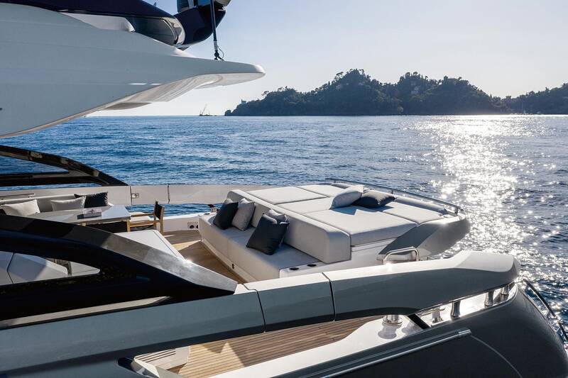 Sunbathing cushions on aft cockpit