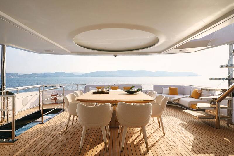 Dining area on the aft of upper deck