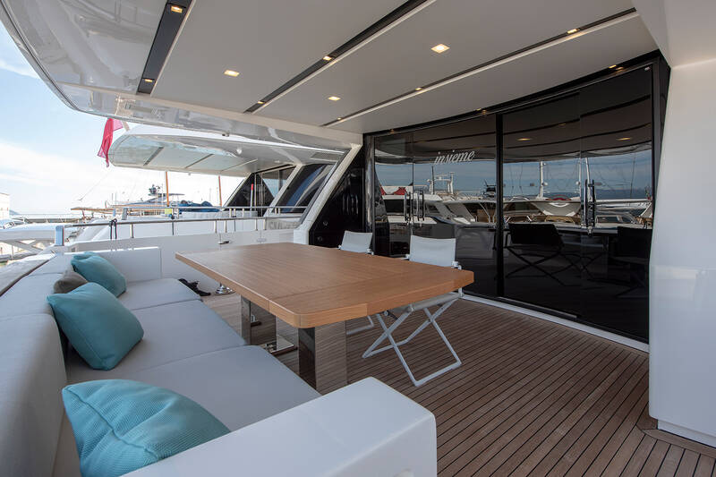 Dining area on cockpit