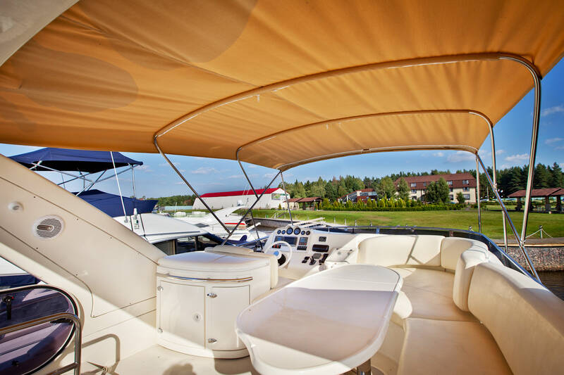 Flybridge (with awning). Exterior Azimut 50 - 2004