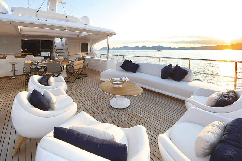 Upper deck lounge area
