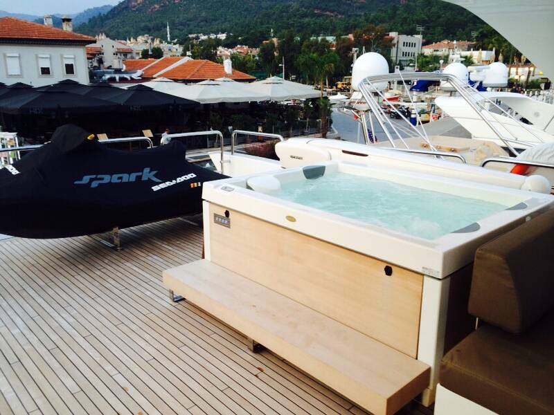 Jacuzzi on flybridge