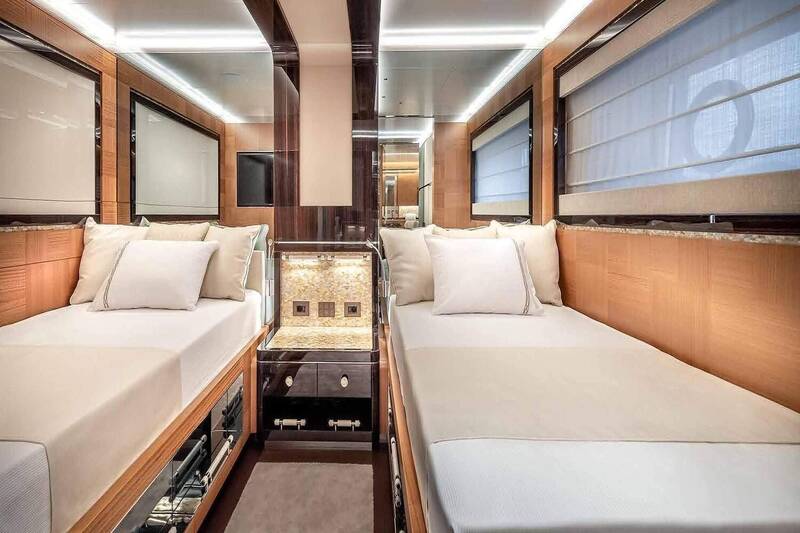 Twin cabin with two beds