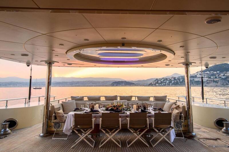 Dining area on the cockpit