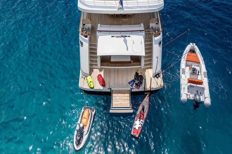 Beach club in the stern