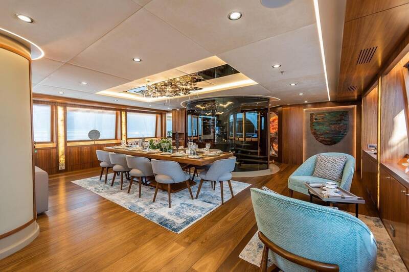 Upper deck dining area