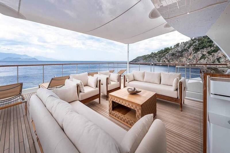 Lounge area in cockpit area on upper deck