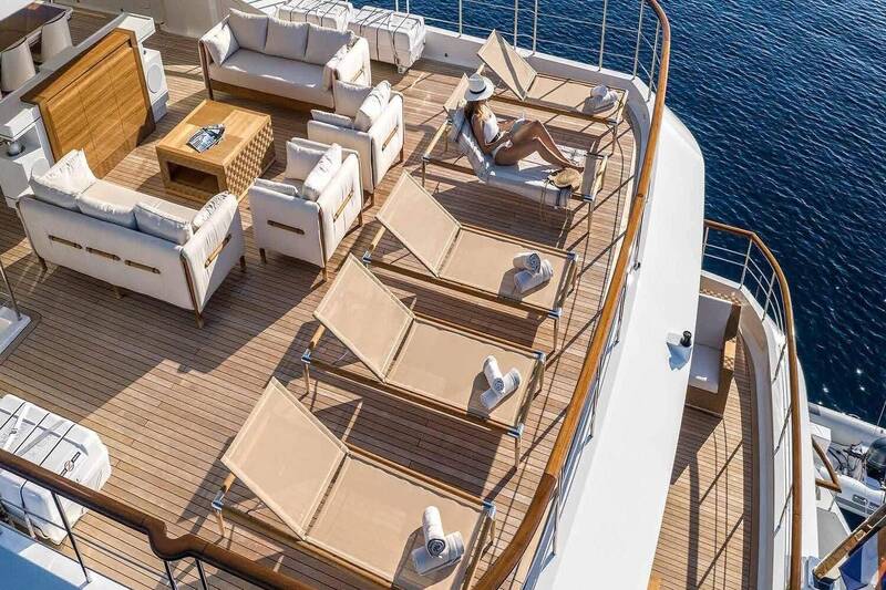 Sunbathing area on cockpit on upper deck