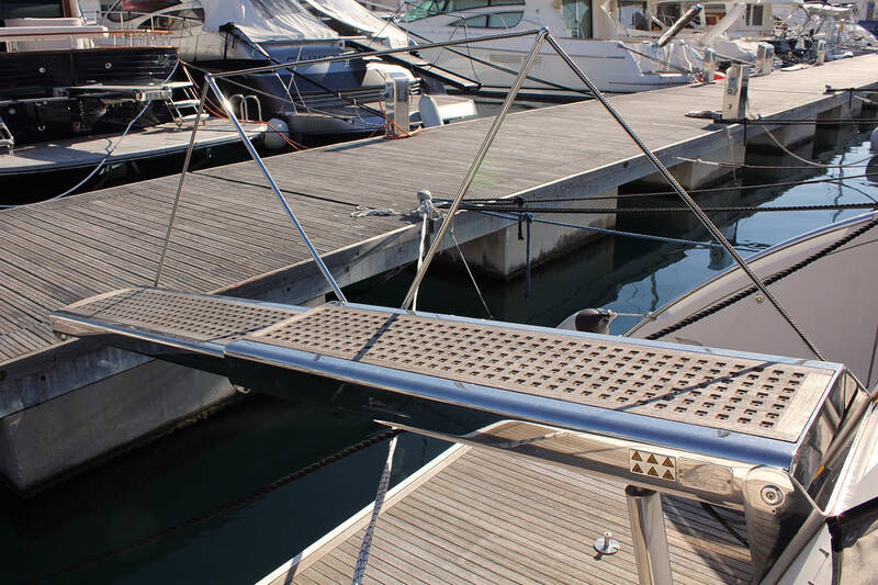Telescopic gangway